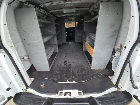 Used 2007 Chevrolet Express 3500 image 16