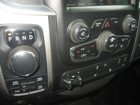 Used 2016 RAM 1500 4x4 Crew Cab SLT image 12