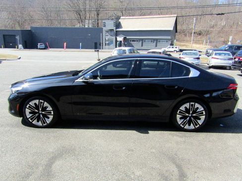 Used 2025 BMW 530i xDrive image 6