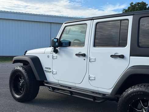 Used 2013 Jeep Wrangler Unlimited Sport image 29