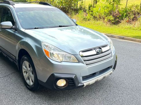 Used 2013 Subaru Outback 2.5i Limited image 2