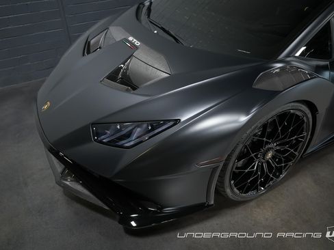 Used 2022 Lamborghini Huracan STO image 8
