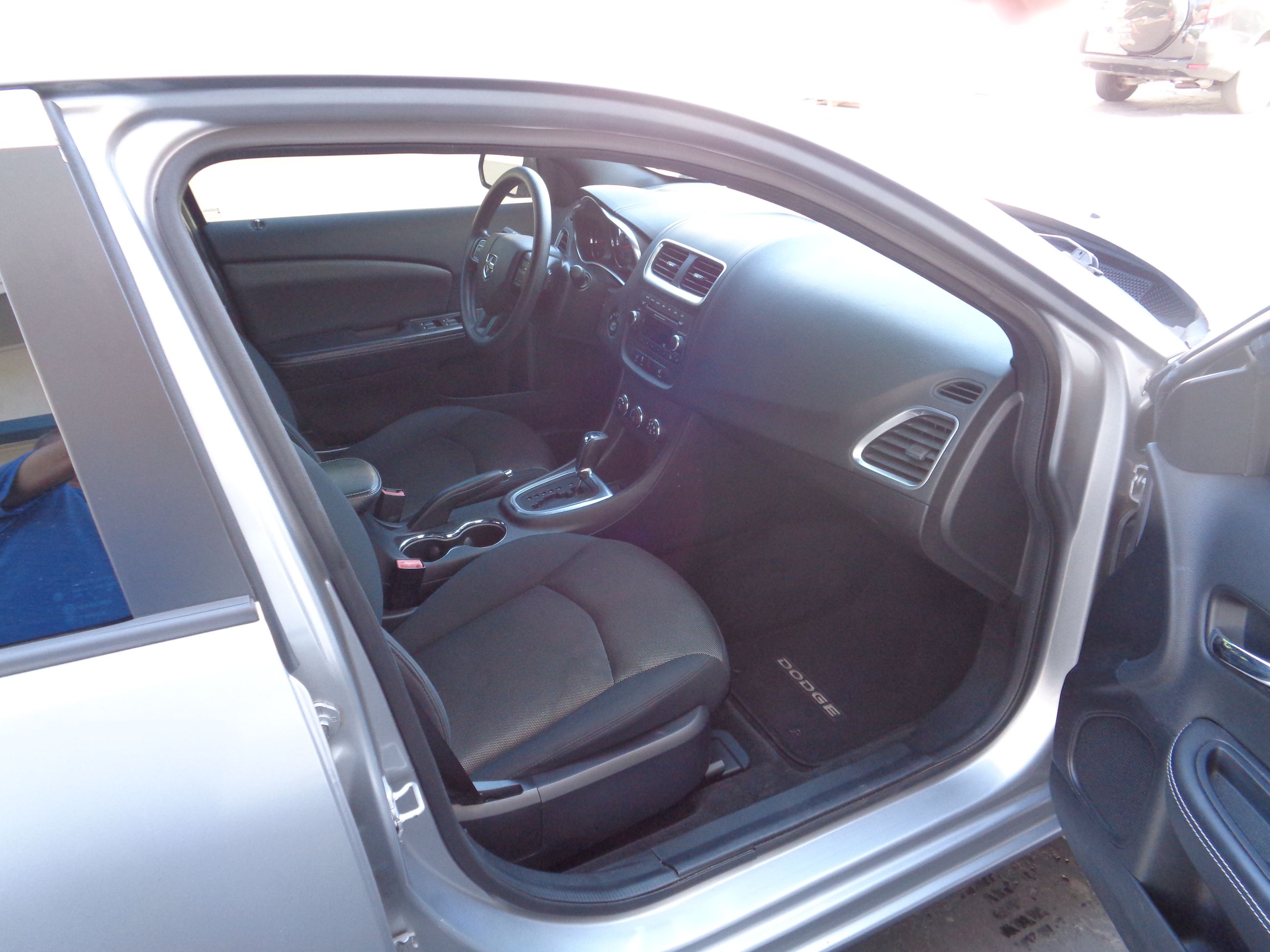Used 2013 Dodge Avenger SE FWD image 7