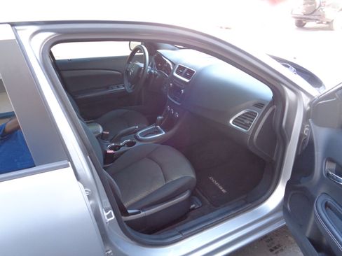 Used 2013 Dodge Avenger SE FWD image 7