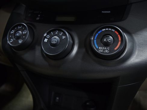 Used 2012 Toyota RAV4 LE Plus image 27