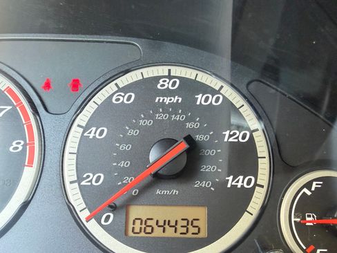 Used 2005 Honda CR-V LX image 2