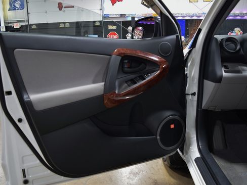 Used 2008 Toyota RAV4 Limited image 29