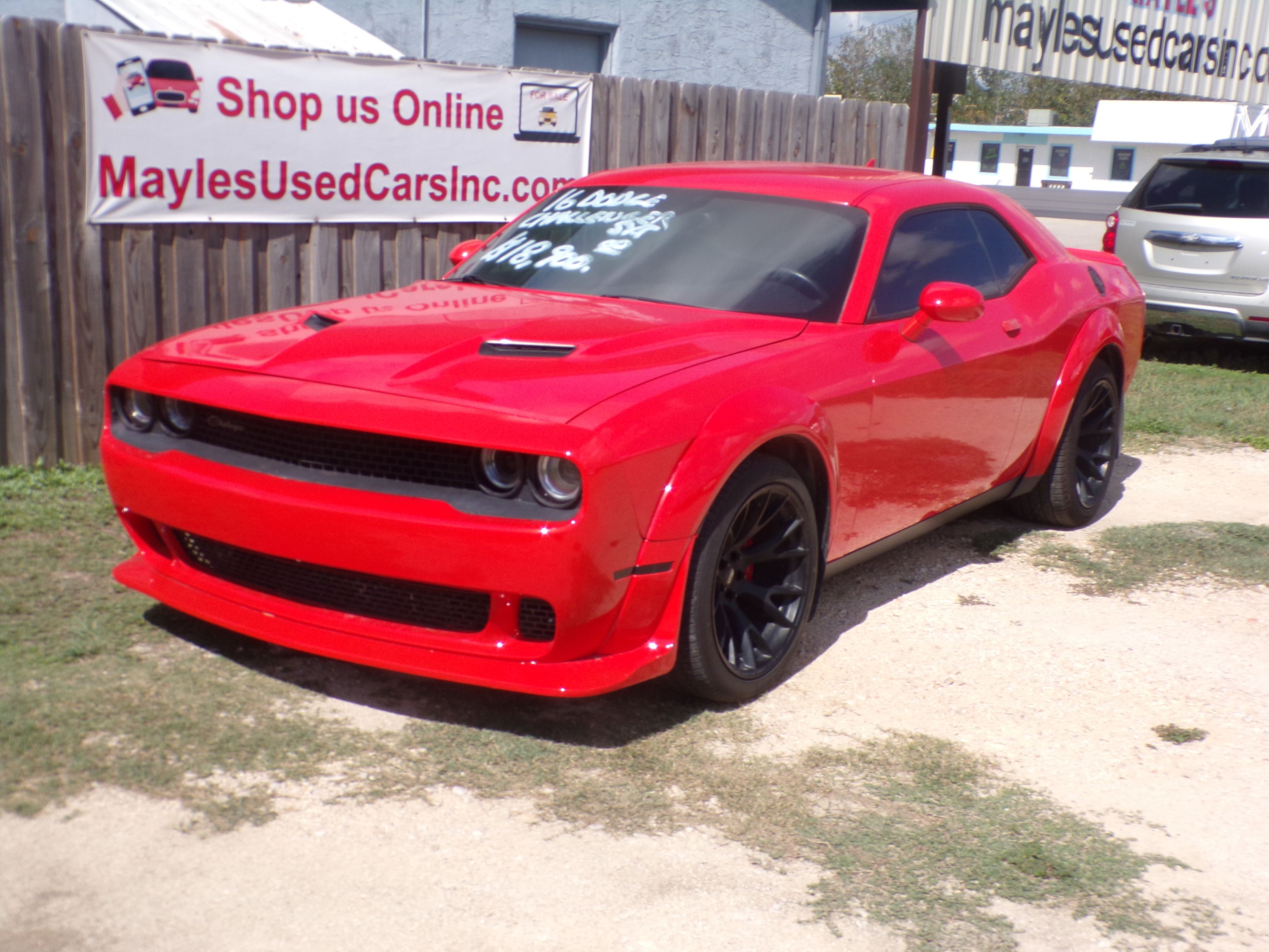 Used 2016 Dodge Challenger SXT RWD image 1