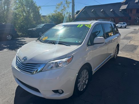 Used 2017 Toyota Sienna image 4
