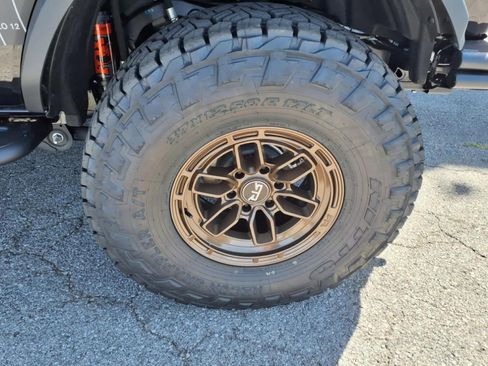 New 2025 Ford Bronco Badlands image 4