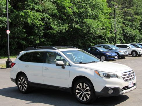 Used 2016 Subaru Outback 2.5i Limited AWD/4WD image 11
