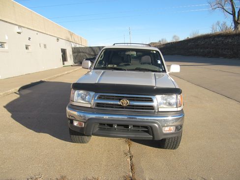 Used 1999 Toyota 4Runner SR5 Premium image 3