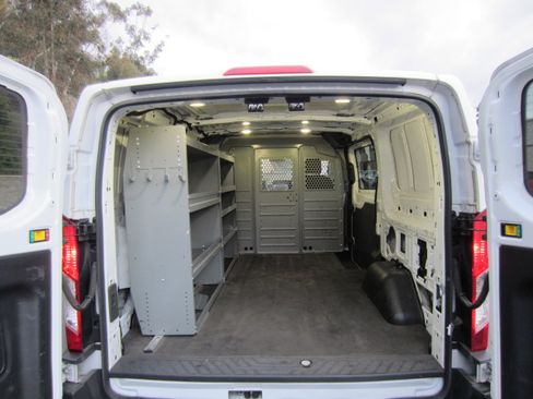 Used 2018 Ford Transit 150 XLT image 8