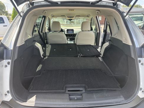 Used 2023 Nissan Rogue FWD SV image 16