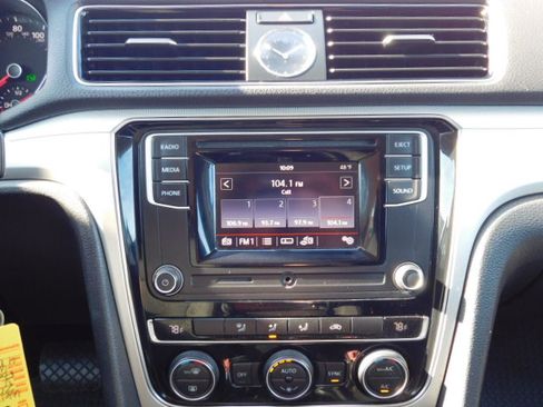 Used 2017 Volkswagen Passat 1.8T S image 15