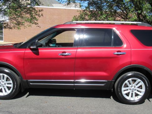 Used 2013 Ford Explorer XLT image 4