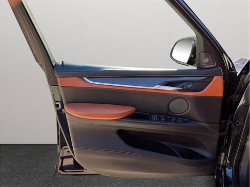 Used 2016 BMW X5 M image 21