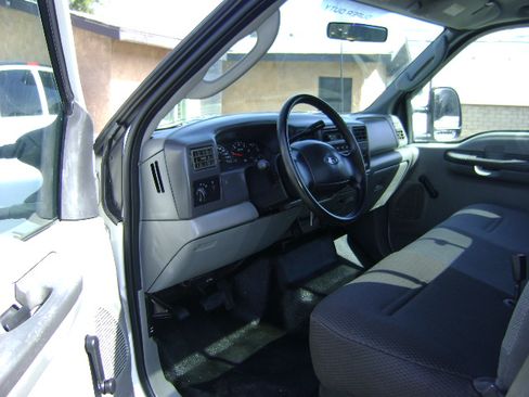 Used 2003 Ford F250 XL image 8