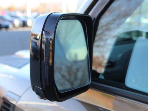 Used 2025 Land Rover Defender 110 S image 13