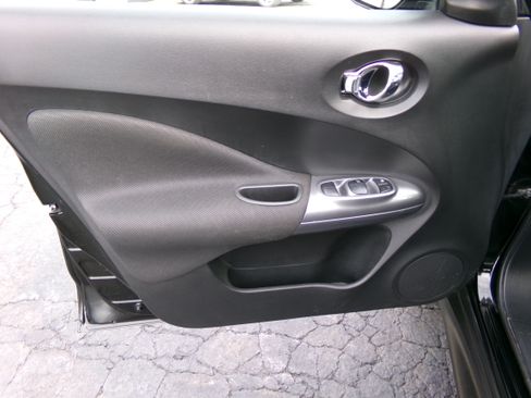 Used 2014 Nissan Juke SV image 16