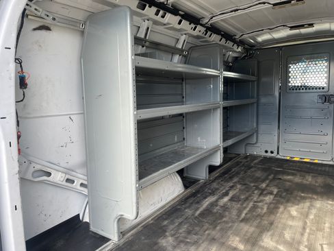 Used 2017 GMC Savana 2500 image 8