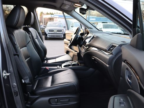 Used 2016 Honda Pilot Touring image 17