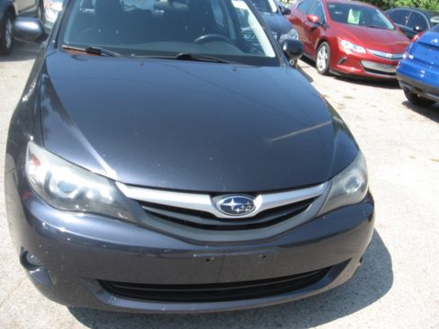 Used 2011 Subaru Impreza 2.5i Premium Hatchback AWD/4WD image 2