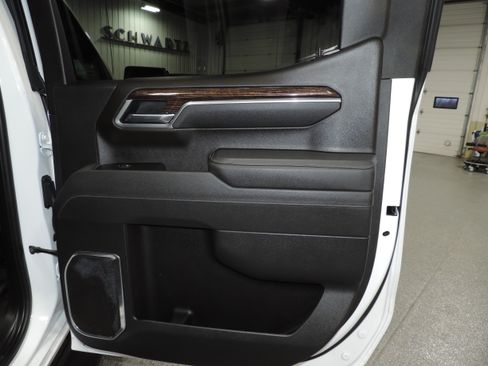 Used 2025 GMC Sierra 1500 Elevation image 35