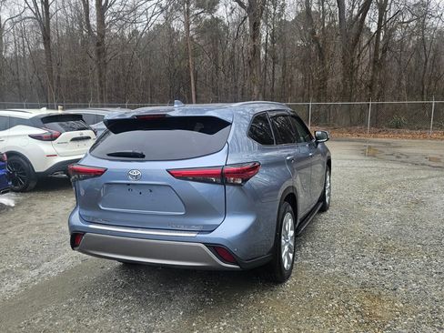 Used 2021 Toyota Highlander Limited image 4