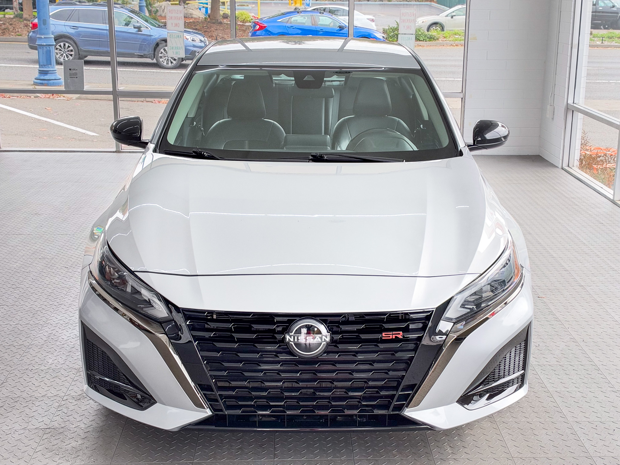 Used 2023 Nissan Altima 2.5 SR FWD image 2