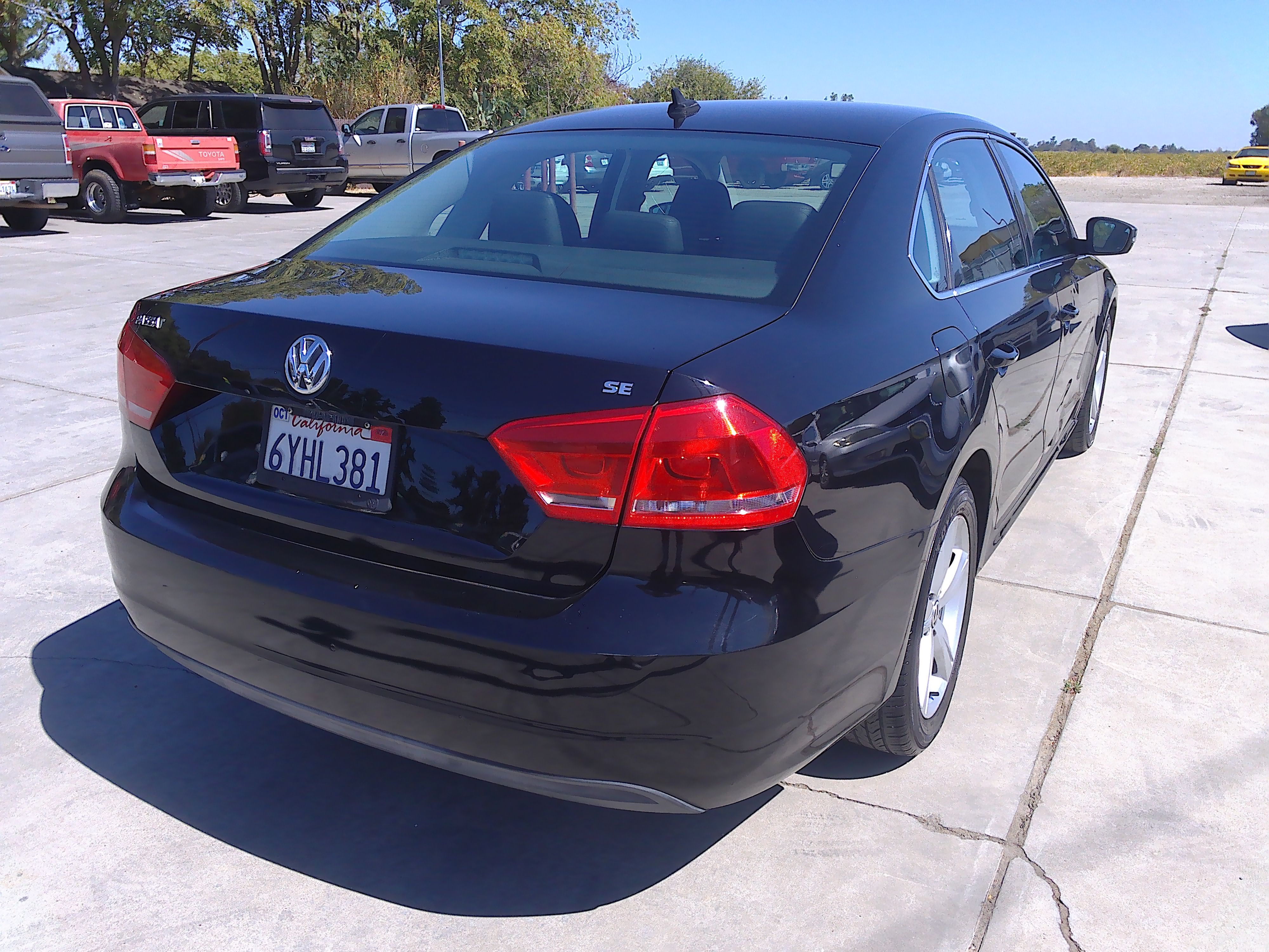 Used 2013 Volkswagen Passat SE FWD image 4