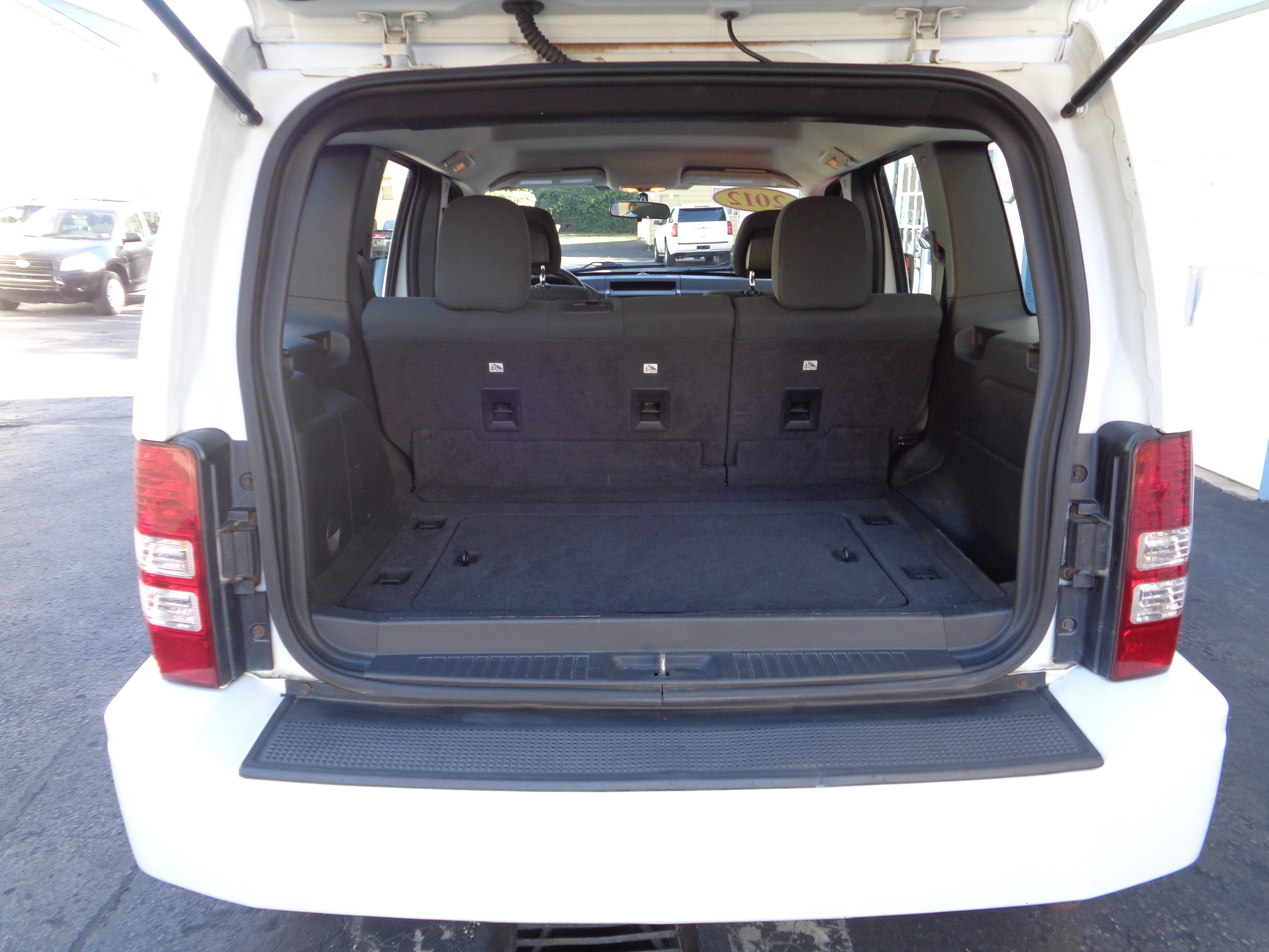 Used 2012 Jeep Liberty 4WD Sport image 9
