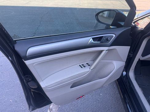 Used 2015 Volkswagen Golf TDI S image 9