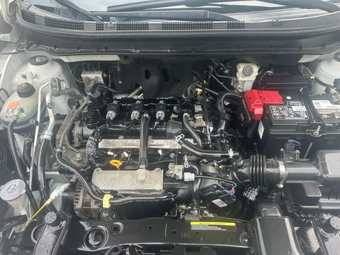 Used 2021 Nissan Kicks S image 9