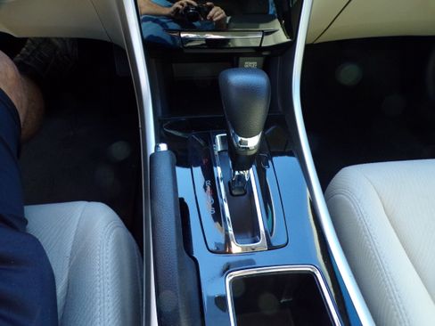 Used 2017 Honda Accord EX image 14