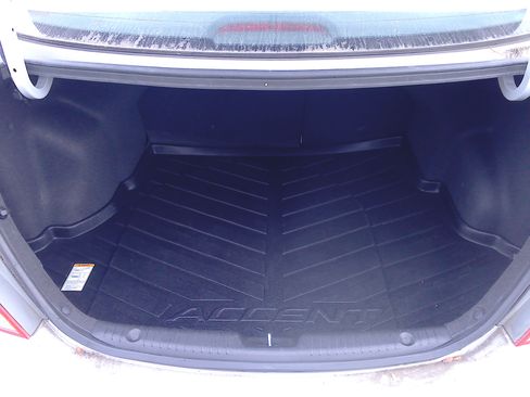 Used 2012 Hyundai Accent GLS image 13