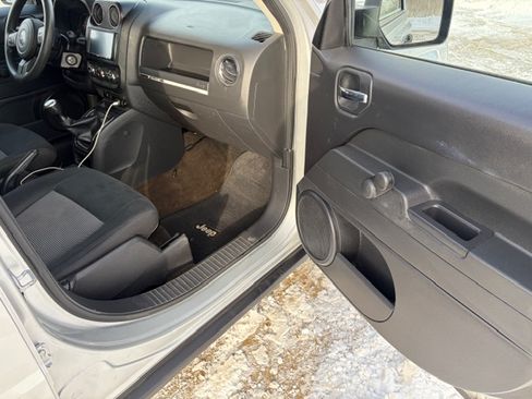 Used 2014 Jeep Patriot Sport image 9