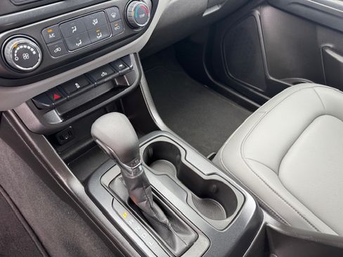Used 2022 Chevrolet Colorado W/T image 10