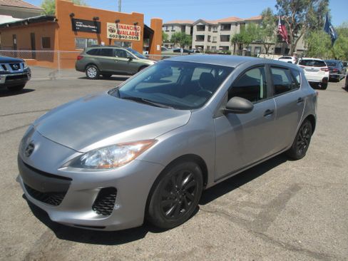 Used 2013 MAZDA MAZDA3 i Touring Hatchback FWD image 4
