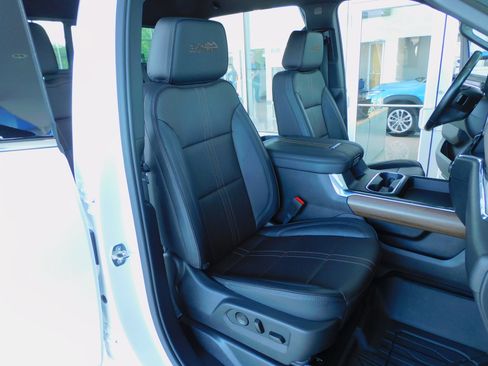 Used 2024 Chevrolet Silverado 2500 High Country image 29