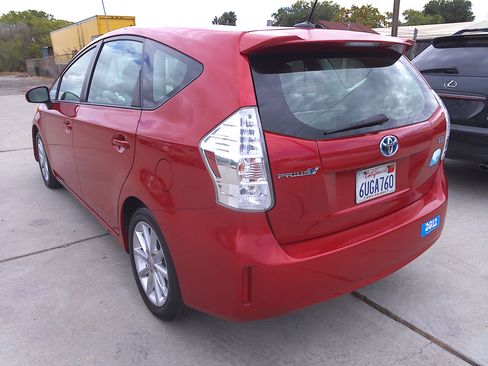 Used 2012 Toyota Prius V Five image 3