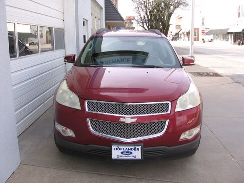 Used 2011 Chevrolet Traverse LTZ image 2