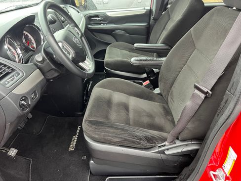 Used 2015 Dodge Grand Caravan SE image 8