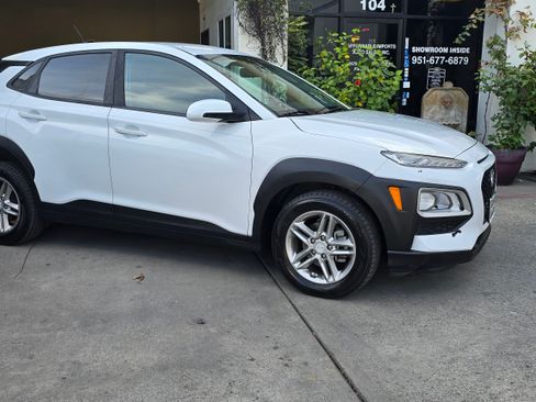 Used 2018 Hyundai Kona SE image 4