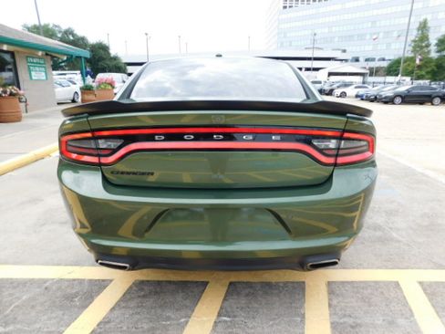 Used 2018 Dodge Charger SXT RWD image 6