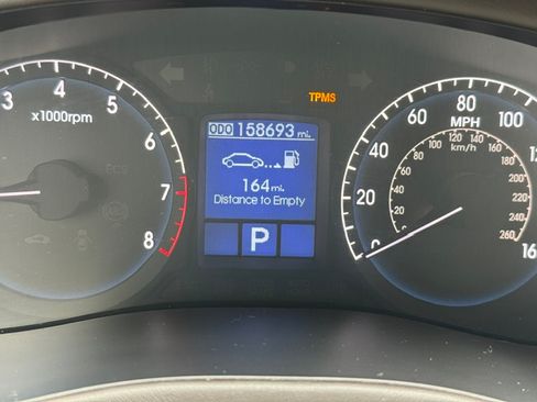 Used 2011 Hyundai Genesis 4.6 RWD image 11
