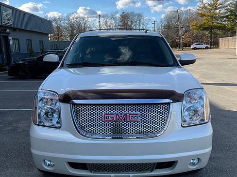 Used 2012 GMC Yukon Denali image 2