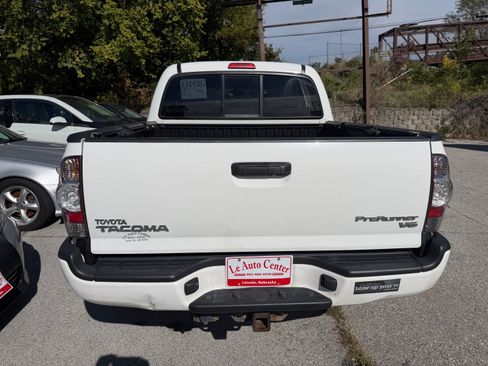 Used 2011 Toyota Tacoma PreRunner image 2