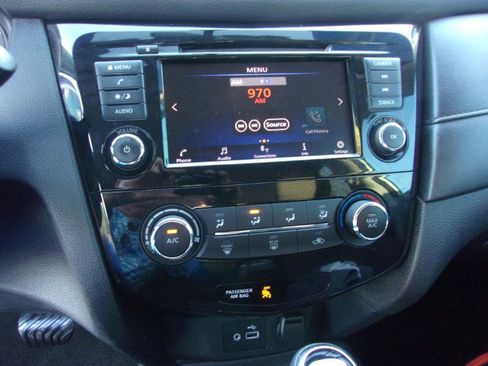 Used 2018 Nissan Rogue S image 24