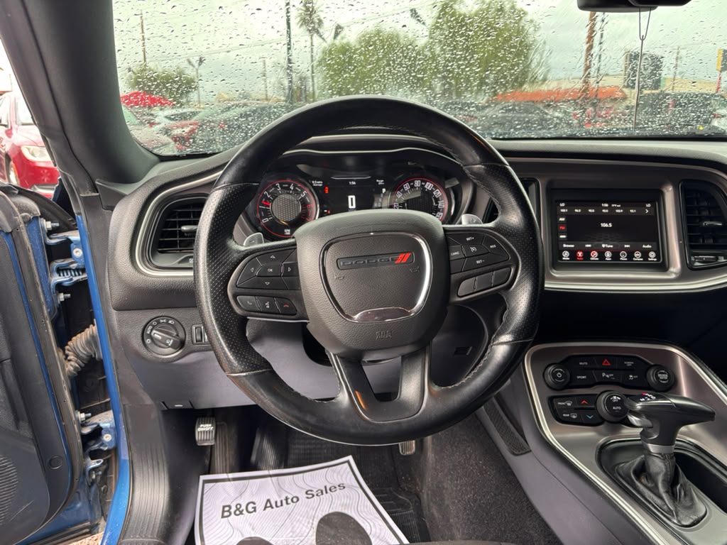 Used 2022 Dodge Challenger R/T RWD image 5
